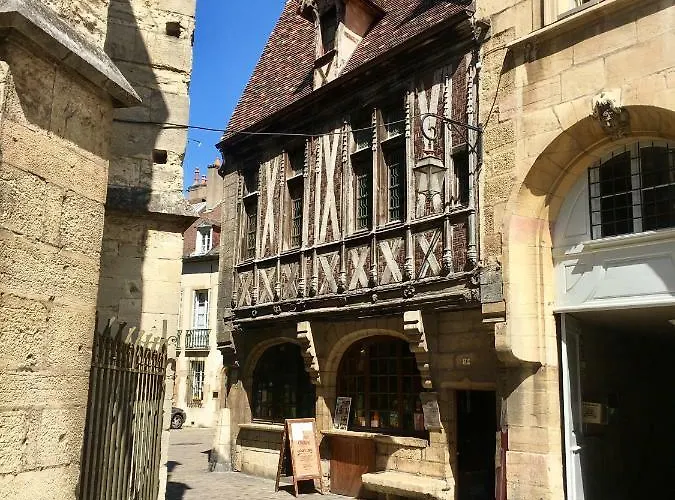 Le Relais Des Ducs : Centre Historique Appartement *